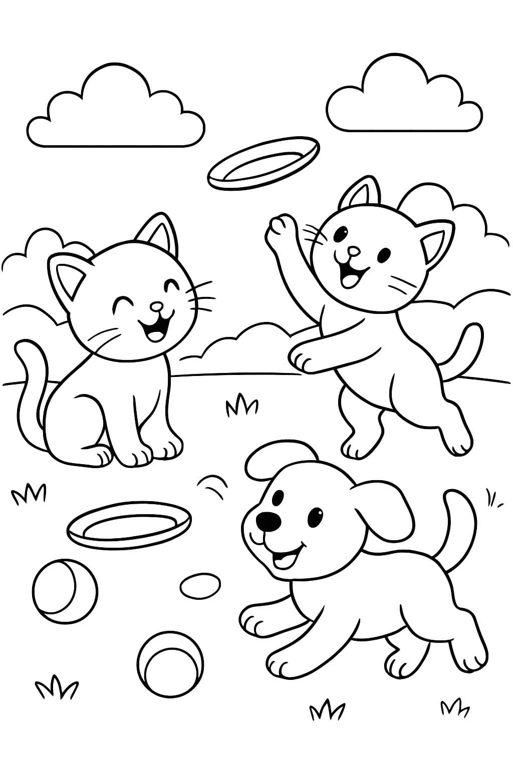 Deux chatons et deux chiots jouant avec deux frisbees et deux ballons