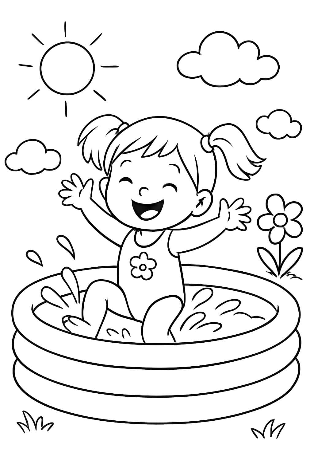 3-jähriges Mädchen in einem kleinen Pool im Sommer.