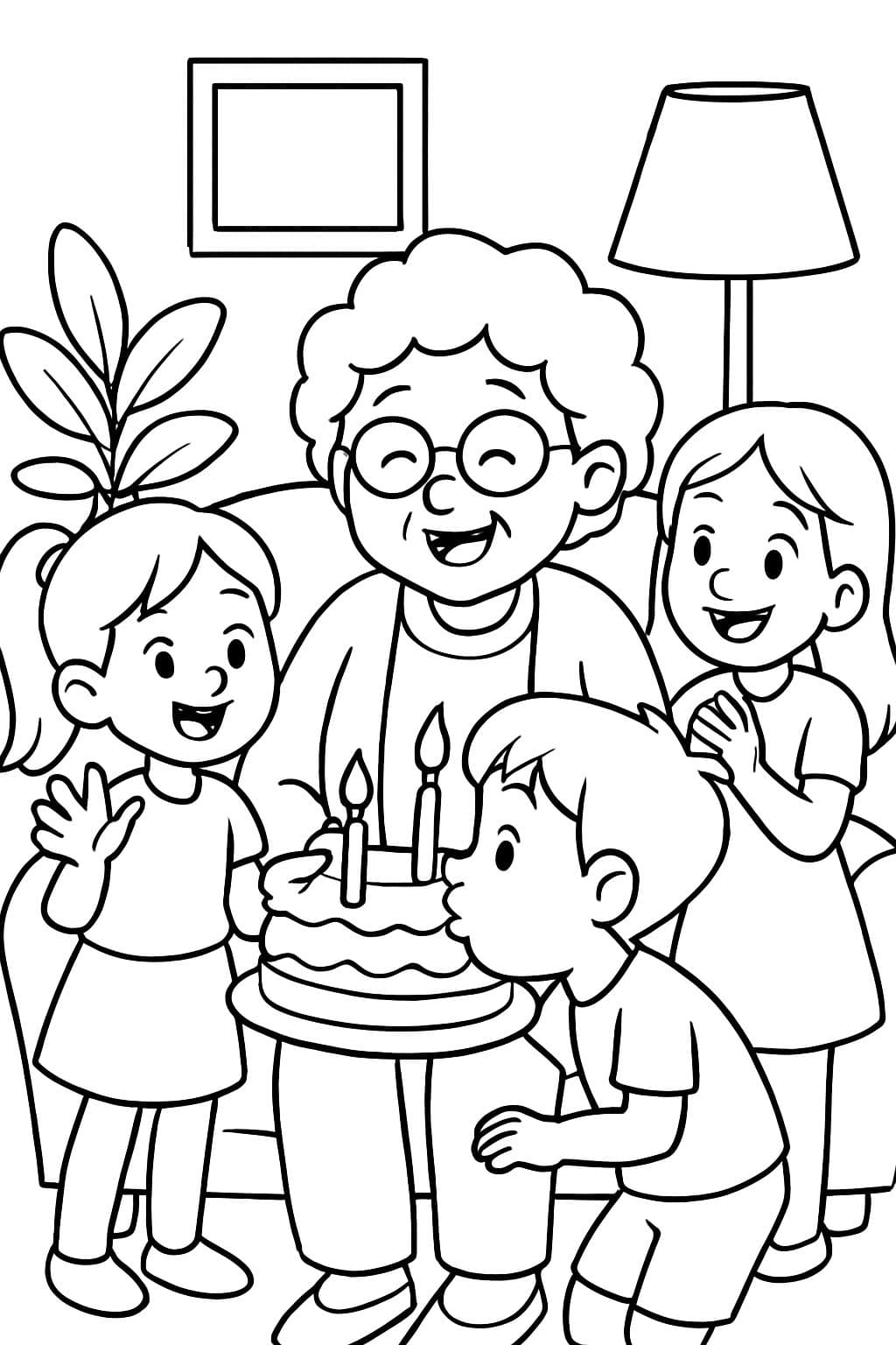 Eine Großmutter im Wohnzimmer ihres Hauses mit ihren Enkeln, zwei Mädchen, eines klein und das andere älter, und einem mittleren Jungen, der die Kerzen ausbläst.